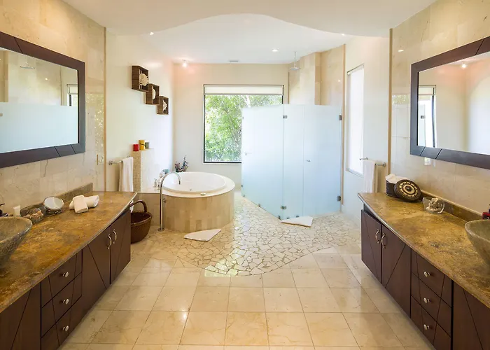 Papagayo Luxury